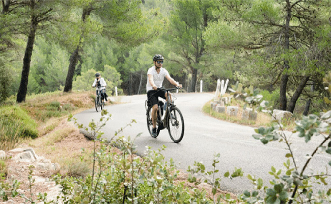 The Côtes du Rhône Vineyards tour tour is a cycling route in Provence.