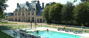 Hotel La Marjolaine pool