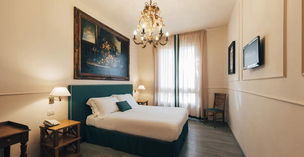 Hotel San Luca Bedroom