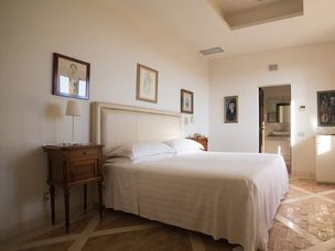 Palazzo Viceconte bedroom