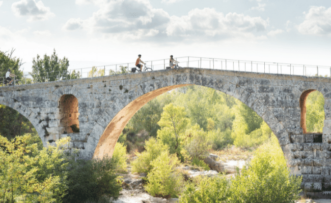 Around the Alpilles is a cycling route in Provence.